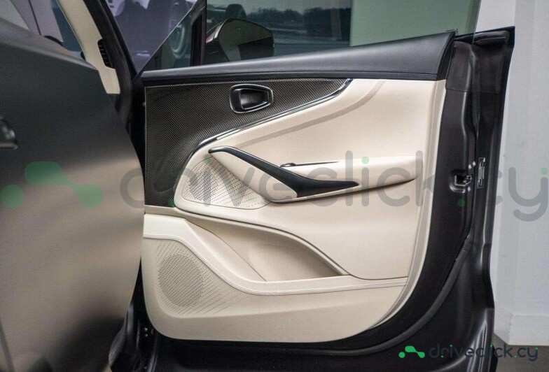 Aston Martin DBX Black