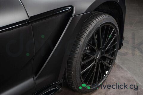 Aston Martin DBX Black