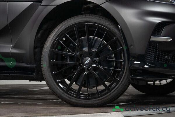 Aston Martin DBX Black