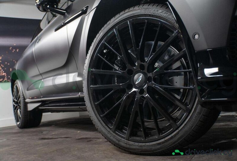 Aston Martin DBX Black