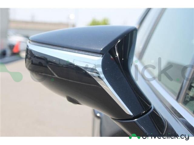 Lexus UX Black