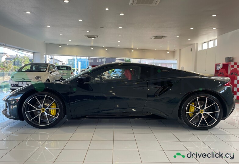 Lotus Emira Черный