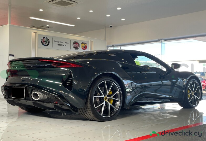 Lotus Emira Черный