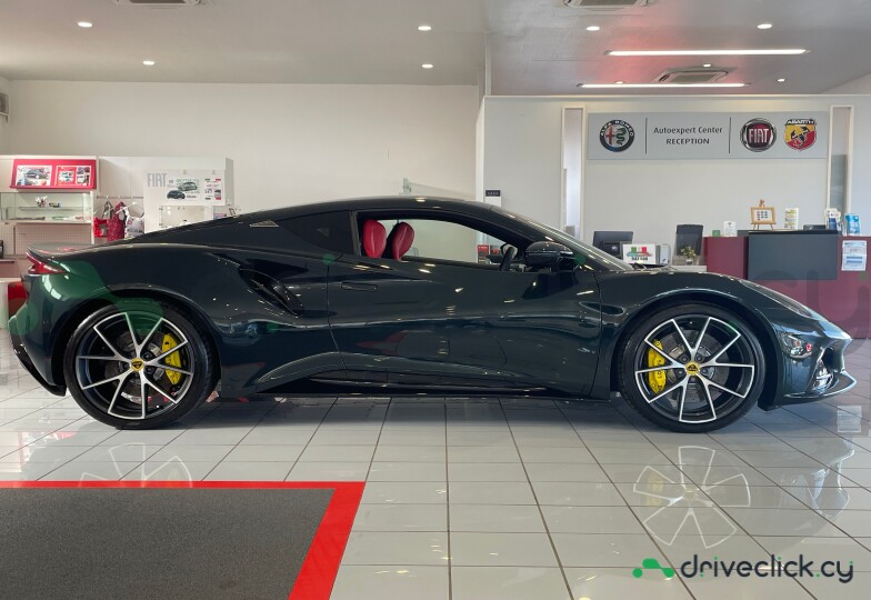 Lotus Emira Черный