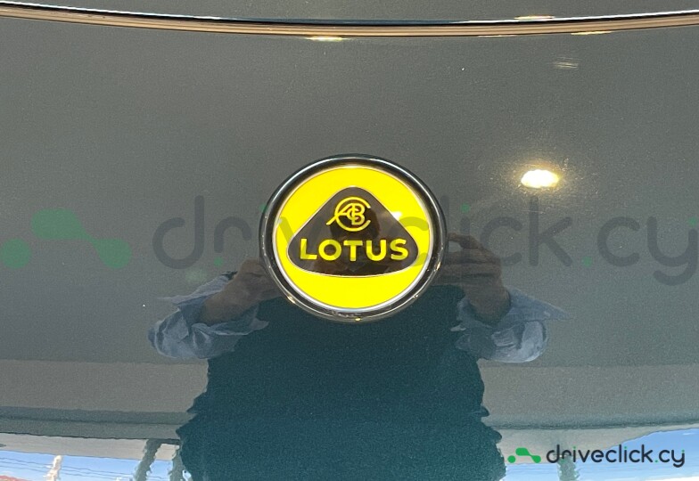 Lotus Emira Черный