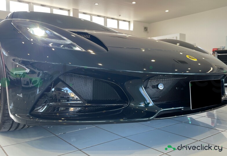 Lotus Emira Черный