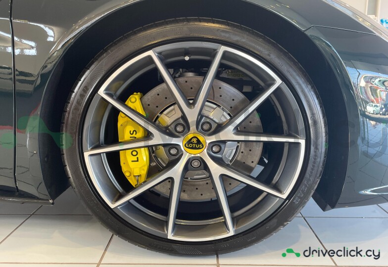 Lotus Emira Черный