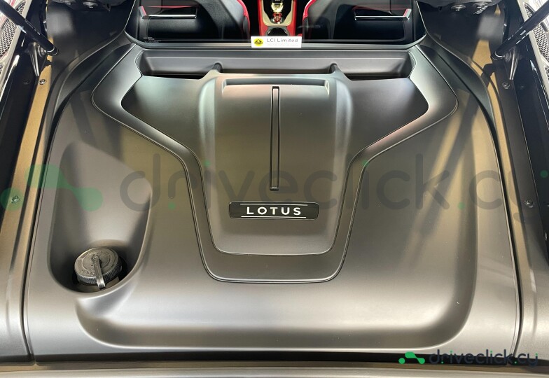 Lotus Emira Черный