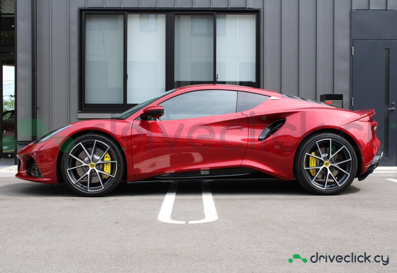 Lotus Emira Красный