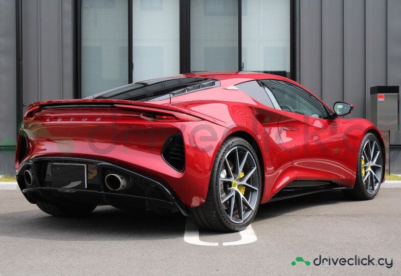 Lotus Emira Красный