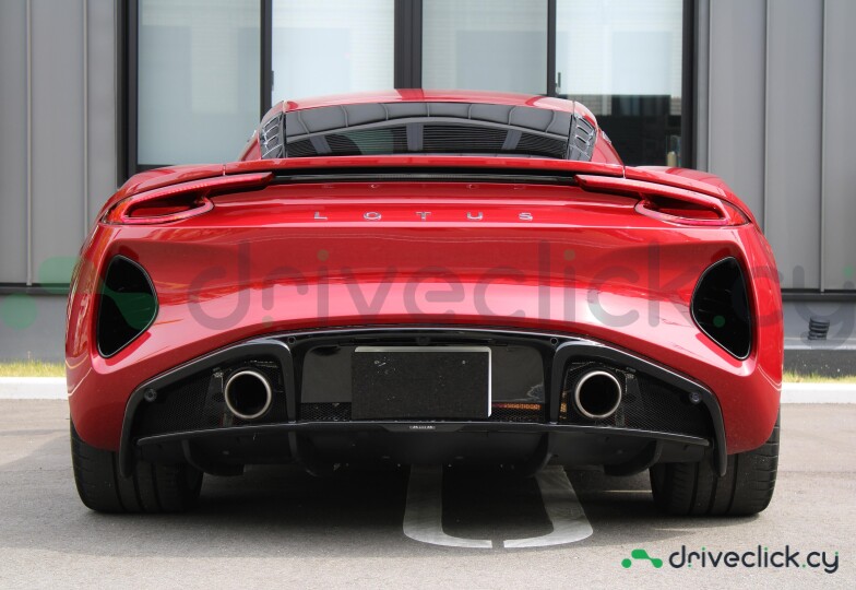 Lotus Emira Красный