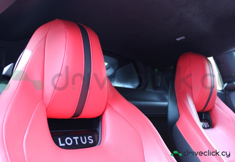 Lotus Emira Красный
