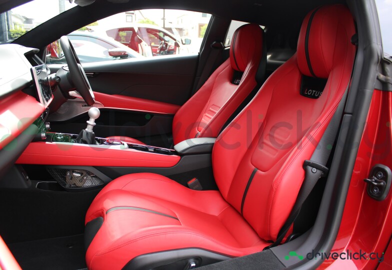 Lotus Emira Красный