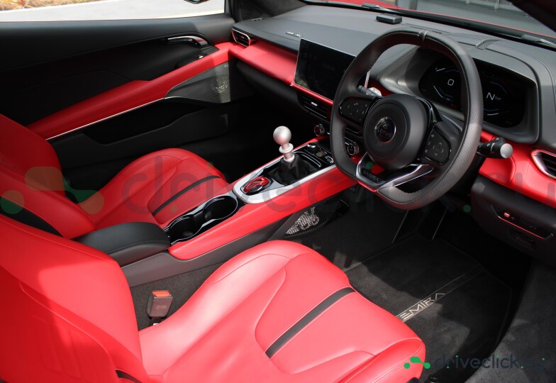 Lotus Emira Красный