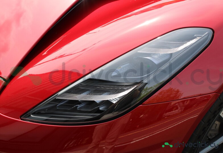 Lotus Emira Красный
