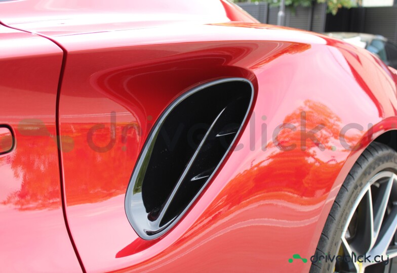 Lotus Emira Красный