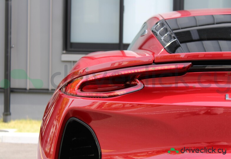 Lotus Emira Красный