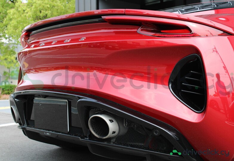 Lotus Emira Красный