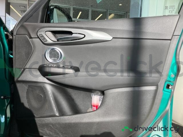 Alfa Romeo Tonale Зеленый