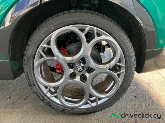 Alfa Romeo Tonale Зеленый