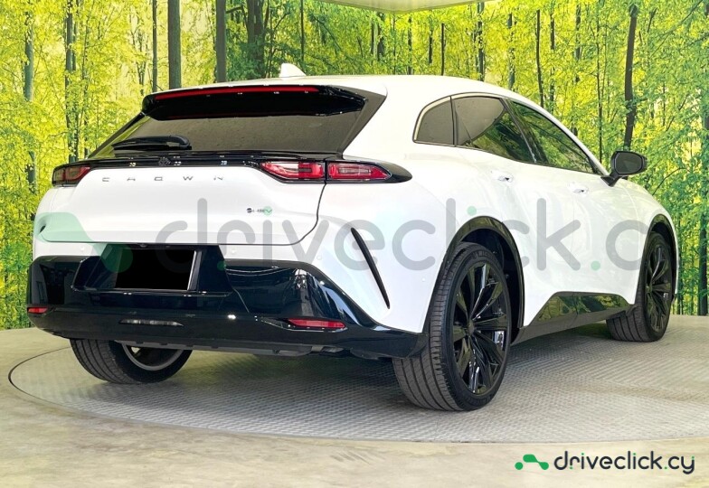 Toyota Crown Белый