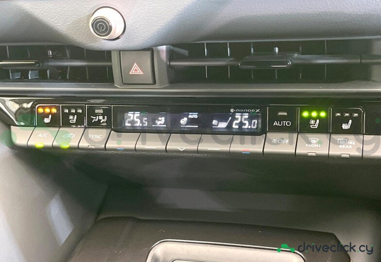 Toyota Crown Белый