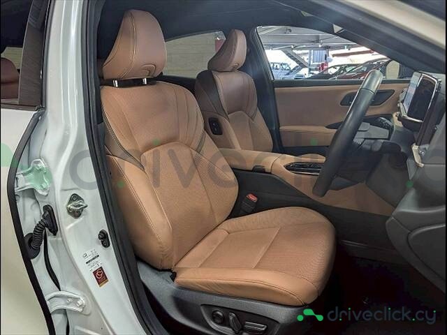 Toyota Crown Белый