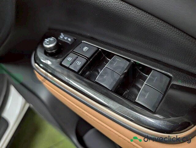 Toyota Crown Белый
