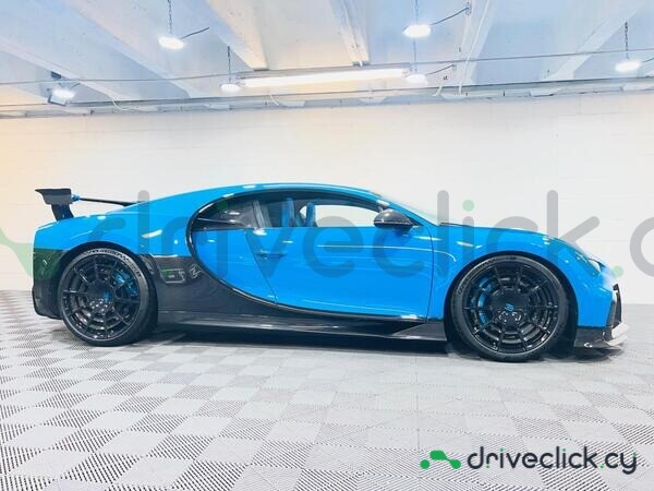 Bugatti Chiron Blue