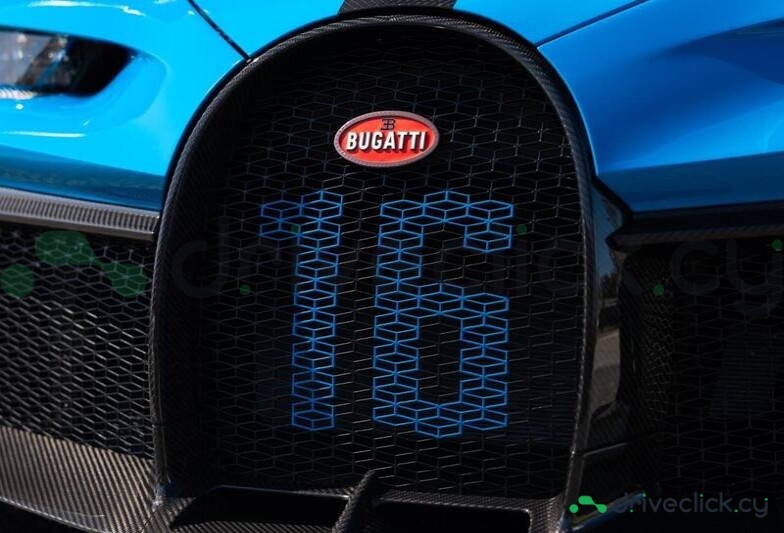 Bugatti Chiron Blue