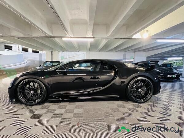 Bugatti Chiron Black