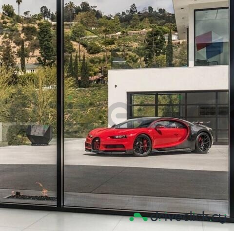Bugatti Chiron Red