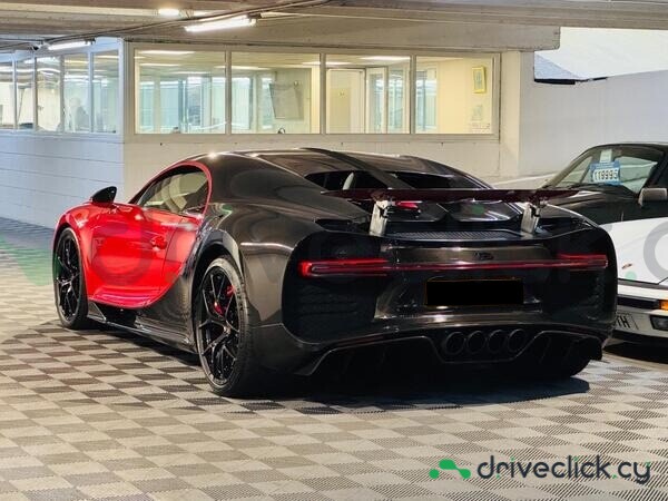 Bugatti Chiron Red