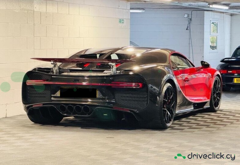 Bugatti Chiron Red