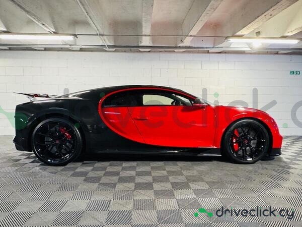 Bugatti Chiron Red