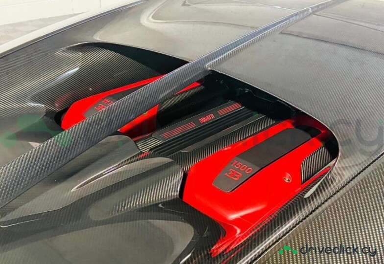 Bugatti Chiron Red