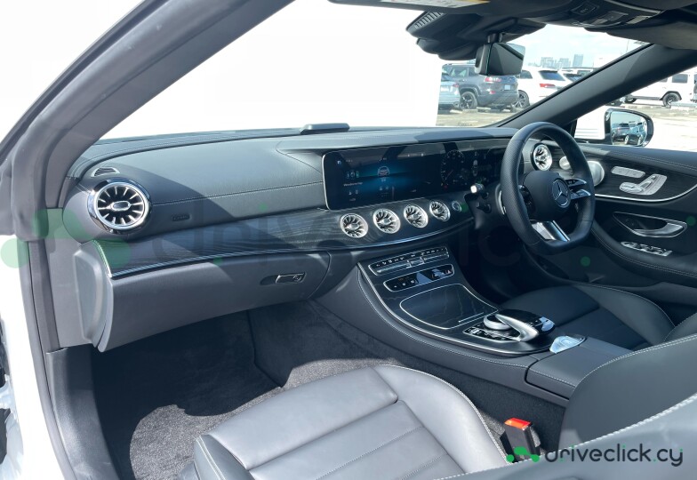 Mercedes E-class Белый