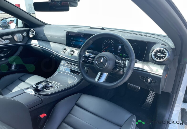 Mercedes E-class Белый