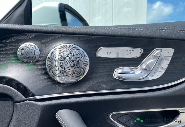 Mercedes E-class Белый