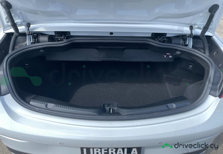 Mercedes E-class Белый
