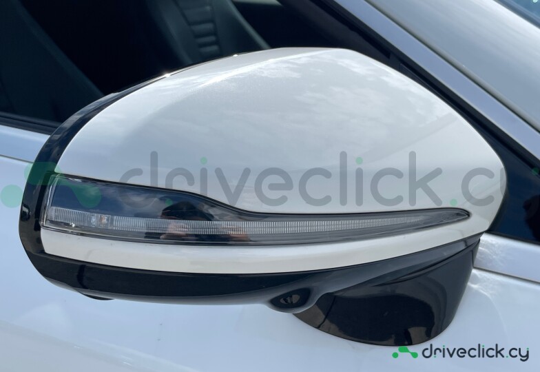 Mercedes E-class Белый