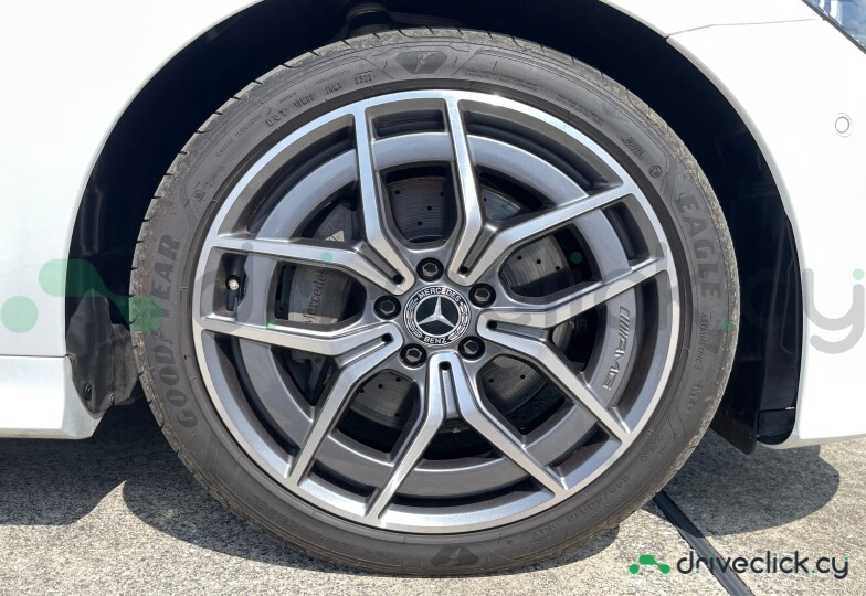 Mercedes E-class Белый