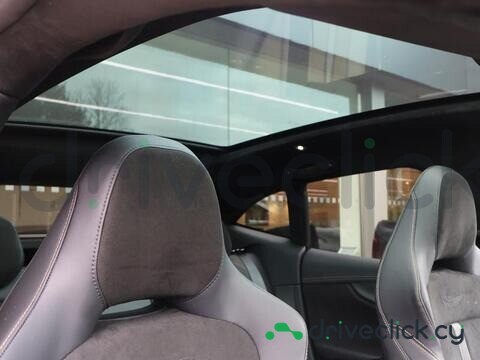 Aston Martin DBX Green