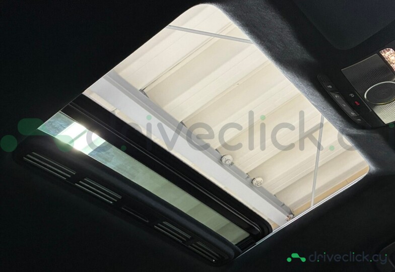 Mercedes G-class White