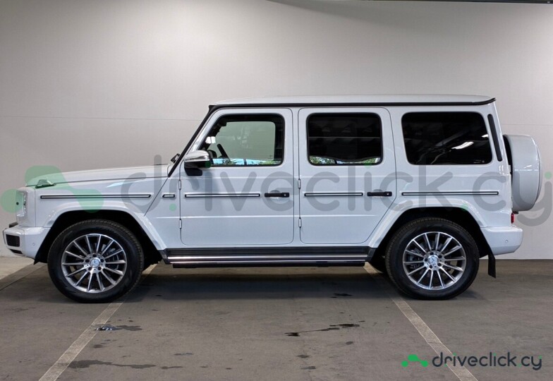 Mercedes G-class White
