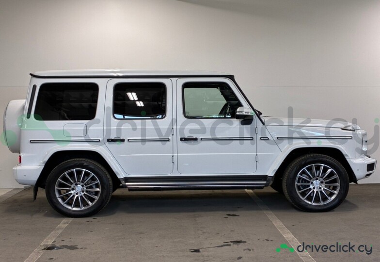 Mercedes G-class White