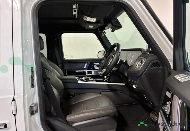 Mercedes G-class White