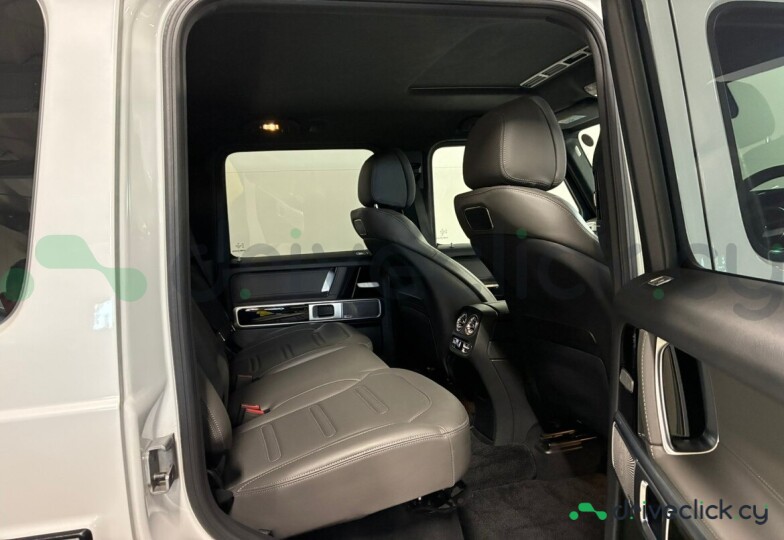 Mercedes G-class White