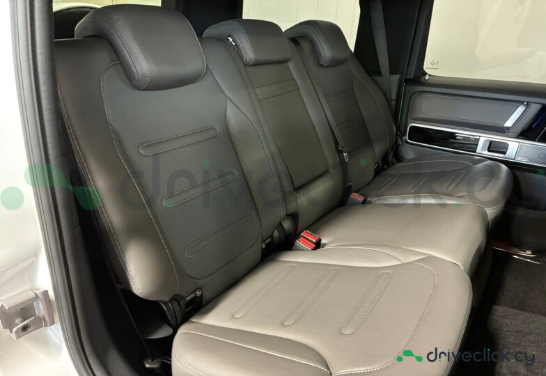Mercedes G-class White