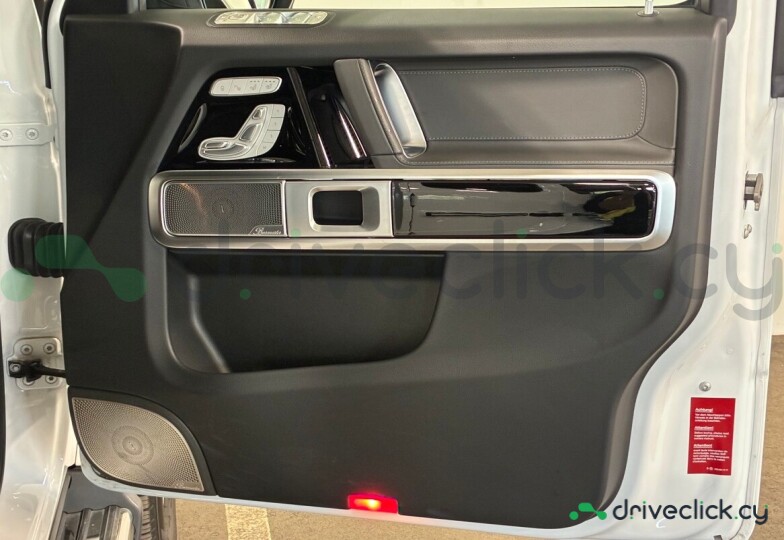 Mercedes G-class White